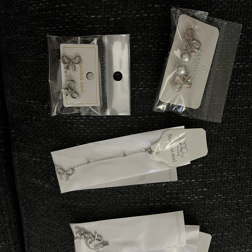 Fashion Jewelry Silver Bow and Pearl Set